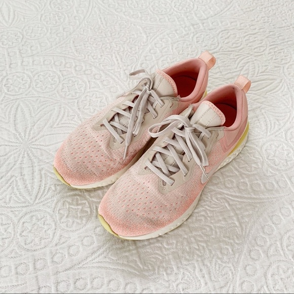 Nike Women's Odyssey React Running Shoes, Desert Sand /‎ Atomic Pink - Picture 2 of 9